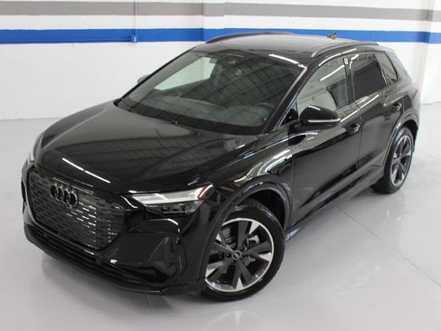 Used 2024 Audi Q4 e-tron Premium Plus image 4