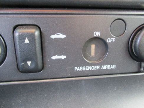 Used 2005 Ford Thunderbird 50th Anniversary RWD image 34