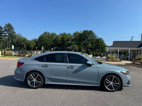Used 2024 Honda Civic Touring Sedan image 3