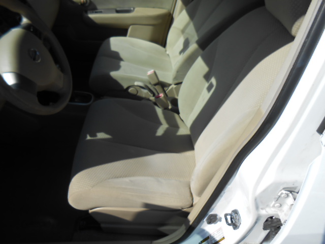 Used 2010 Nissan Versa Hatchback FWD image 11