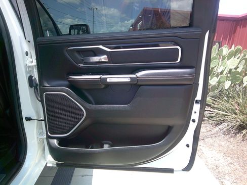 Used 2019 RAM 1500 Laramie AWD/4WD image 11