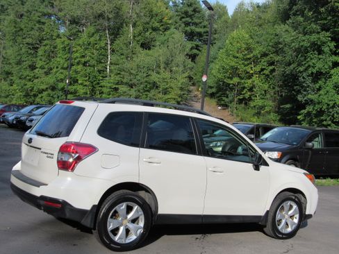 Used 2015 Subaru Forester 2.5i AWD/4WD image 9