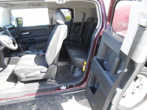 Used 2007 Toyota FJ Cruiser image 17