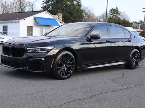 Used 2021 BMW 750i xDrive image 4