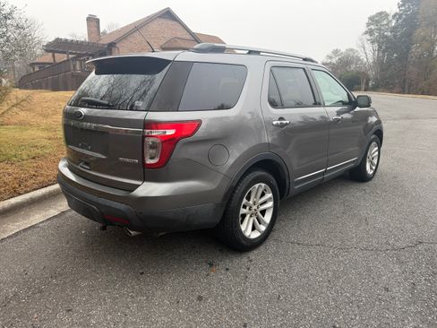 Used 2014 Ford Explorer XLT image 13