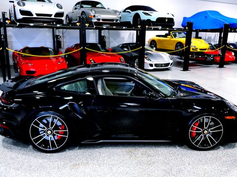 Used 2022 Porsche 911 Turbo image 10