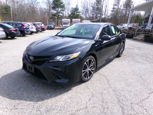 Used 2019 Toyota Camry SE image 1