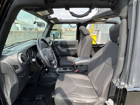 Used 2016 Jeep Wrangler Sport image 9