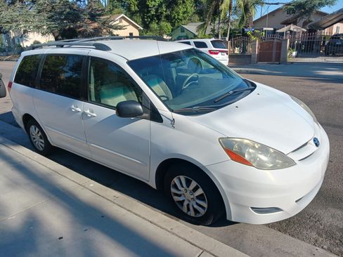 Used 2009 Toyota Sienna LE image 5