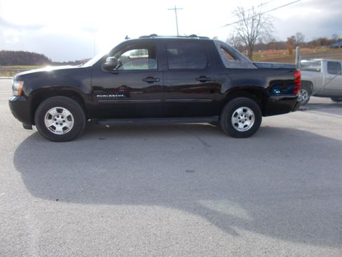 Used 2011 Chevrolet Avalanche LS image 1