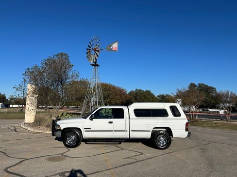 Used 1999 Dodge Ram 2500 Truck SLT image 4