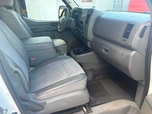 Used 2017 Nissan NV 2500 RWD image 9
