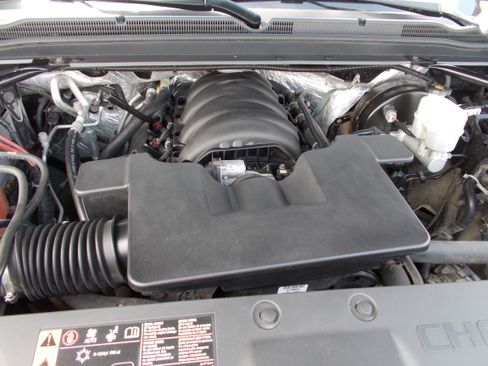 Used 2017 Chevrolet Suburban Premier image 29