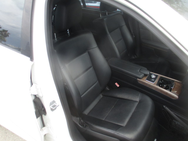 Used 2013 Mercedes-Benz E 350 4MATIC Sedan image 10