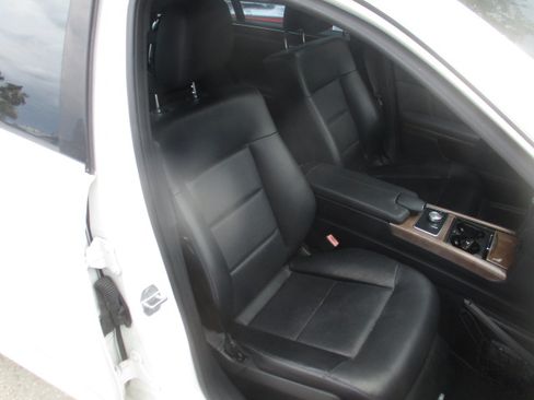 Used 2013 Mercedes-Benz E 350 4MATIC Sedan image 10