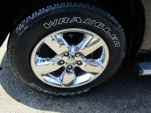 Used 2015 RAM 1500 SLT image 10