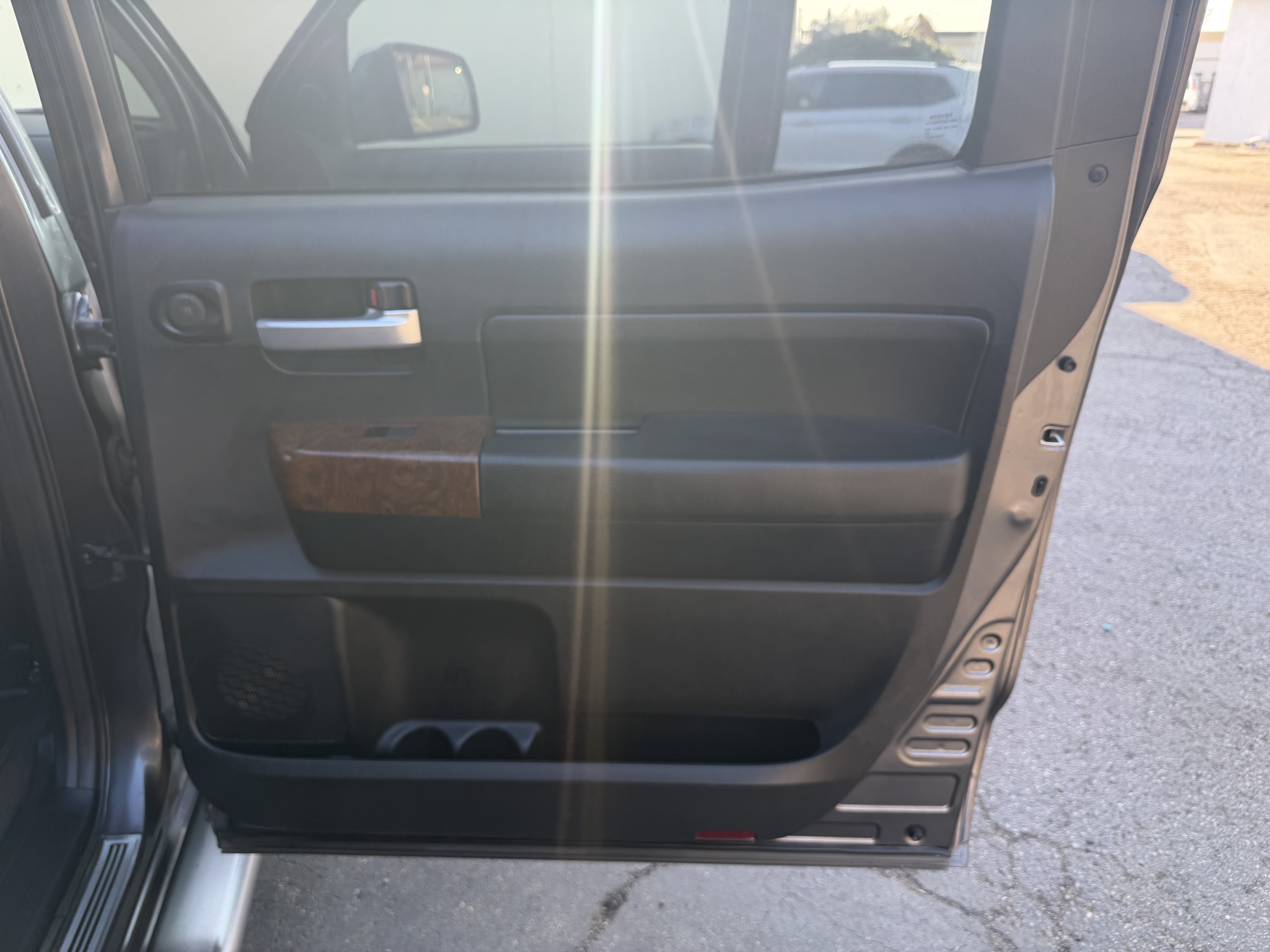 Used 2013 Toyota Tundra 4x4 CrewMax Platinum image 23