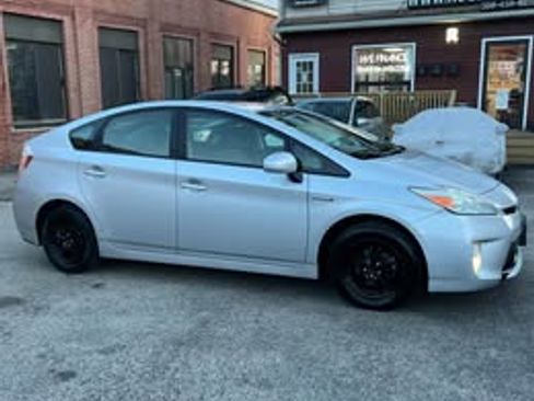 Used 2014 Toyota Prius Two image 2