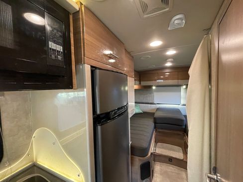 Used 2015 Mercedes-Benz Sprinter 4500 image 28