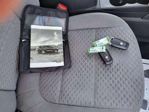 Used 2021 Ford Escape SE image 11