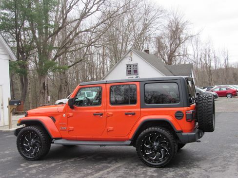 Used 2019 Jeep Wrangler Unlimited Sahara image 5