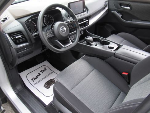 Used 2021 Nissan Rogue SV image 8