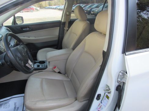 Used 2017 Subaru Outback 2.5i Limited image 11