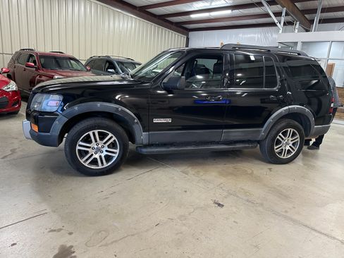 Used 2007 Ford Explorer XLT image 4
