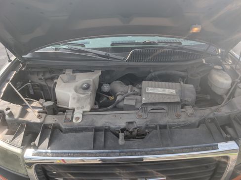 Used 2006 GMC Savana 3500 LS image 16
