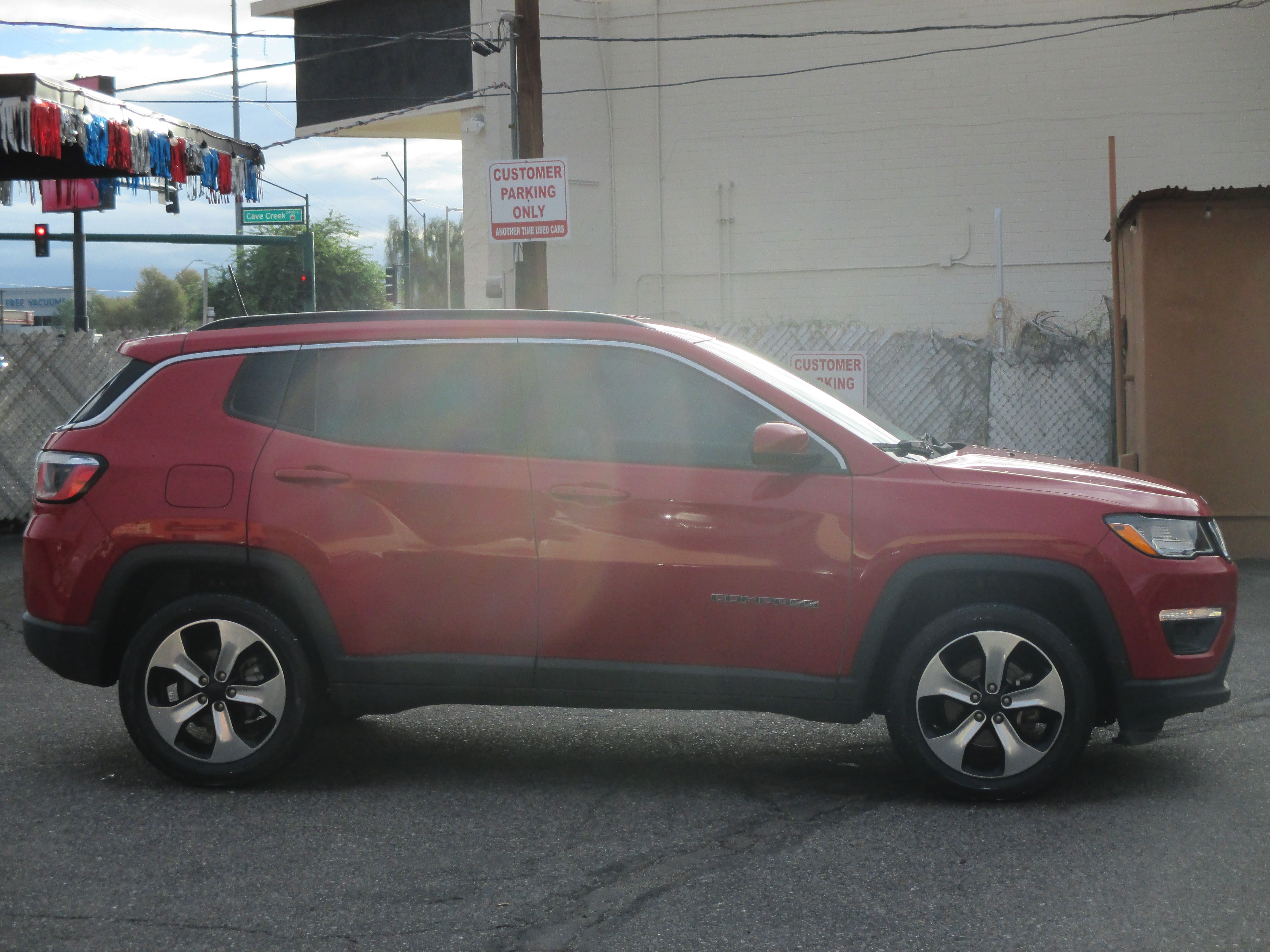 Used 2018 Jeep Compass 4WD Latitude w/ Altitude Pkg image 2