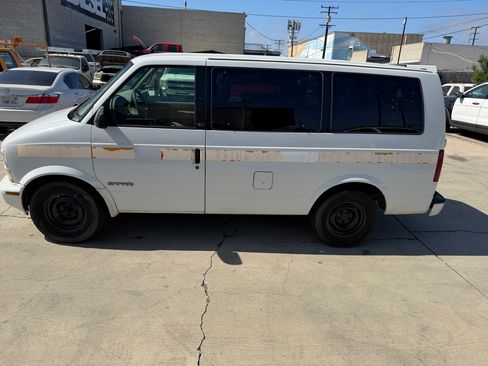 Used 2000 GMC Safari Passenger RWD image 3