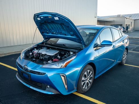 Used 2019 Toyota Prius image 9