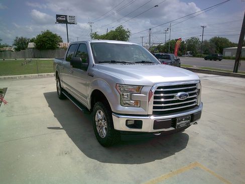 Used 2017 Ford F150 XLT AWD/4WD image 4