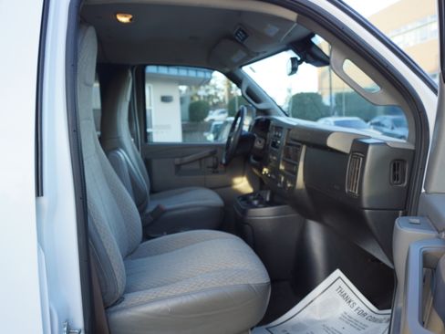 Used 2021 Chevrolet Express 3500 LT image 9