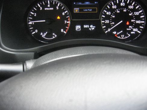 Used 2014 Nissan Pathfinder SV image 9