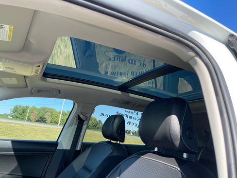 Used 2021 Volkswagen Tiguan SE image 8