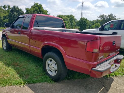 Used 2002 Chevrolet S10 Pickup 4x4 Extended Cab image 2