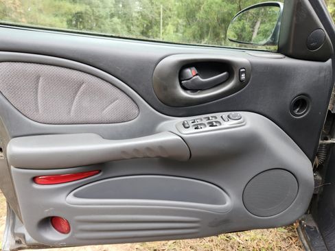 Used 2004 Pontiac Bonneville SE image 15