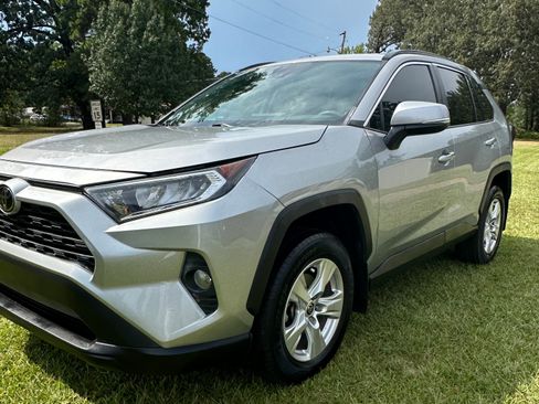 Used 2021 Toyota RAV4 XLE image 7