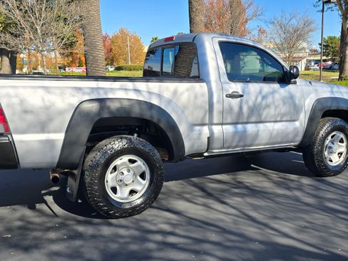 Used 2011 Toyota Tacoma Off-Road image 8