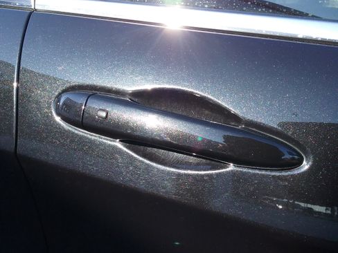 Used 2015 Jeep Cherokee Limited image 28