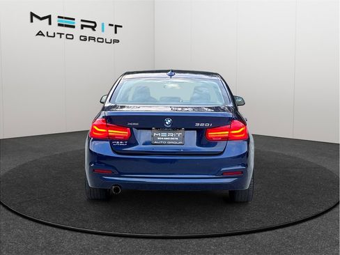 Used 2017 BMW 320i xDrive Sedan image 8