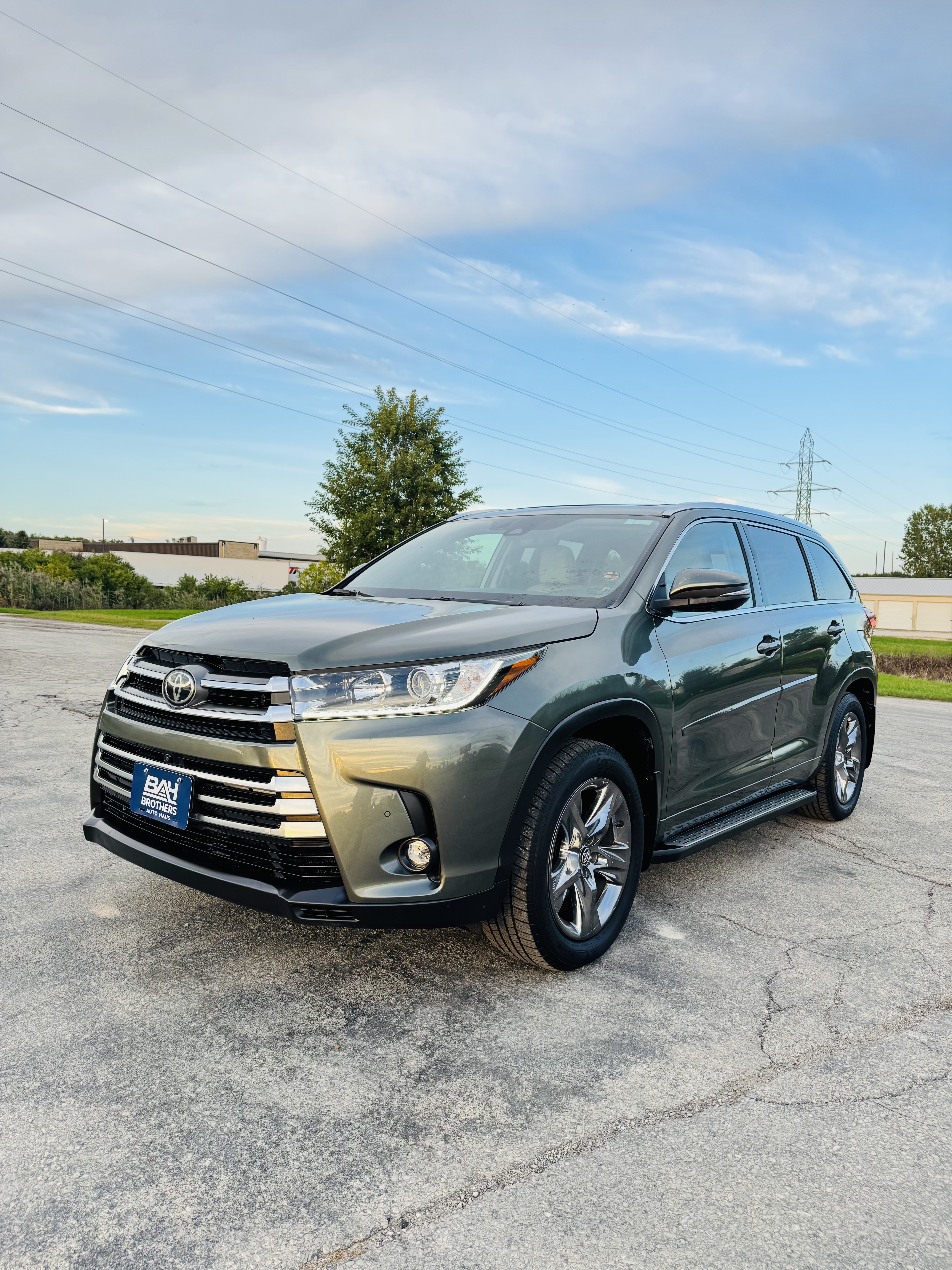 Used 2019 Toyota Highlander AWD Limited Platinum image 1