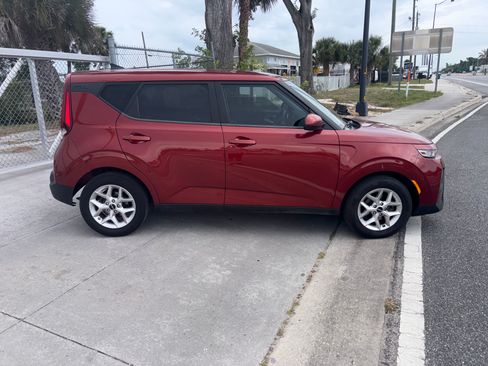 Used 2022 Kia Soul Sport FWD image 4