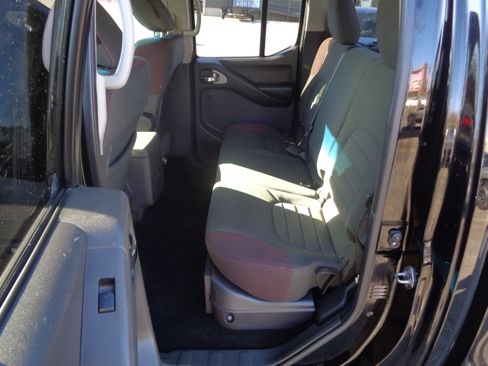 Used 2011 Nissan Frontier PRO-4X image 24