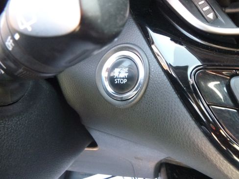 Used 2021 Toyota C-HR XLE image 22