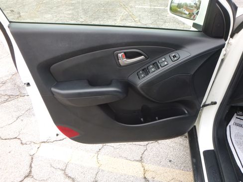 Used 2012 Hyundai Tucson GLS image 23