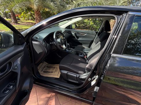 Used 2019 Nissan Rogue Sport SV image 6