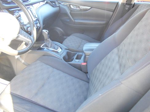 Used 2017 Nissan Rogue Sport SV image 9