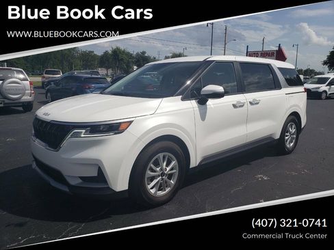 Used 2023 Kia Carnival LX image 1